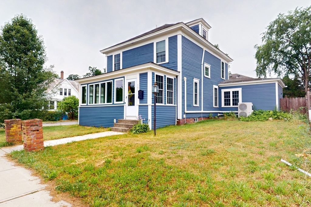 107 E Main St in Ayer