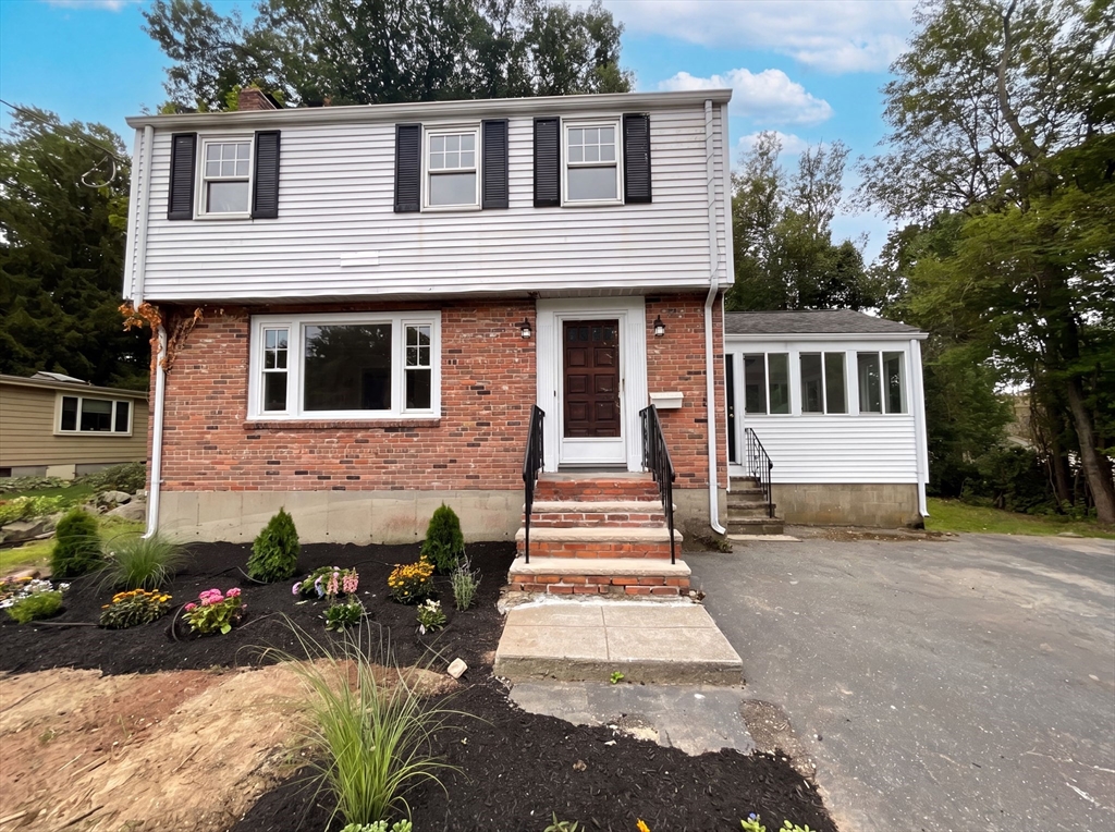 48 Woodlawn St in Randolph
