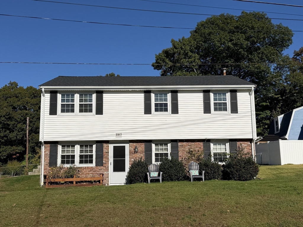 387 Mendon Rd in Attleboro
