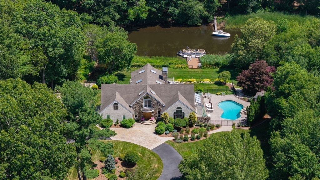 112 River Rd in Hanover