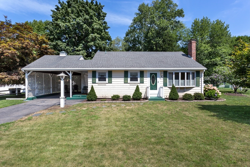 4 SOUTHGATE RD in Franklin