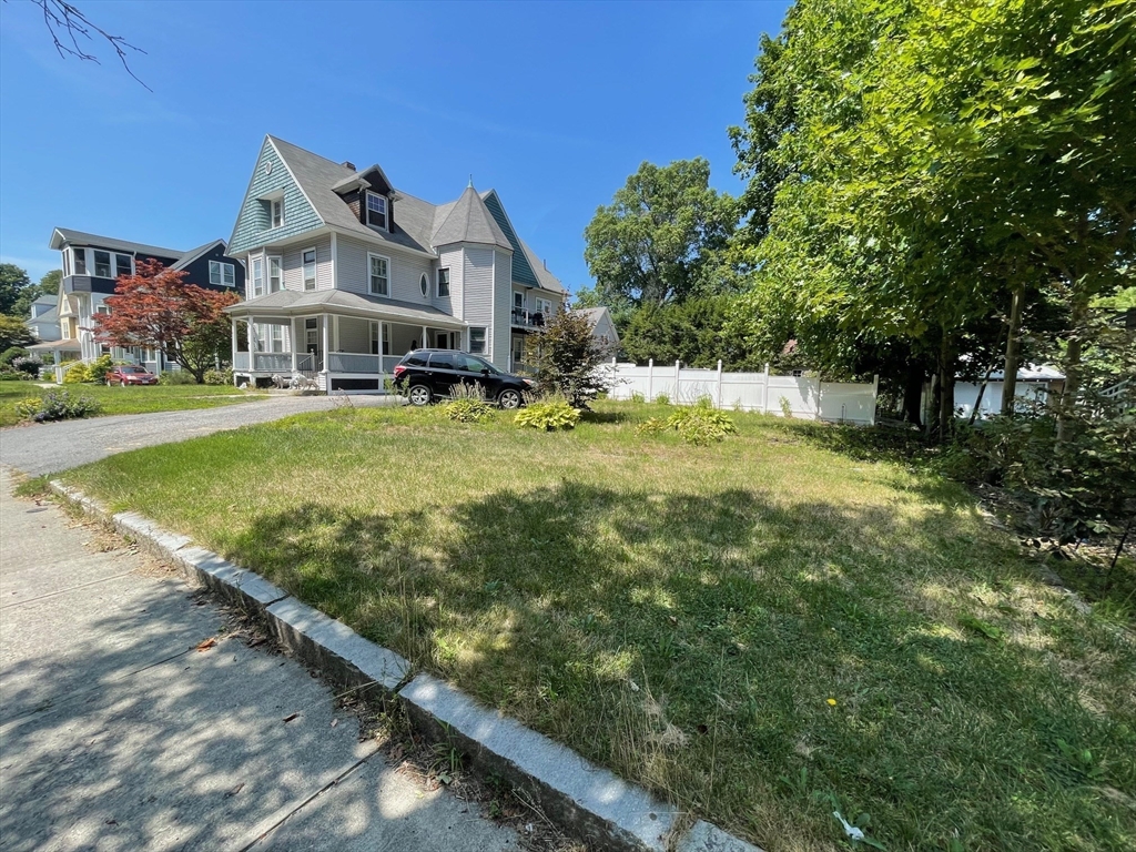 328 Highland St in Worcester