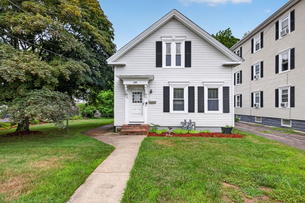 299 S Main St in Attleboro