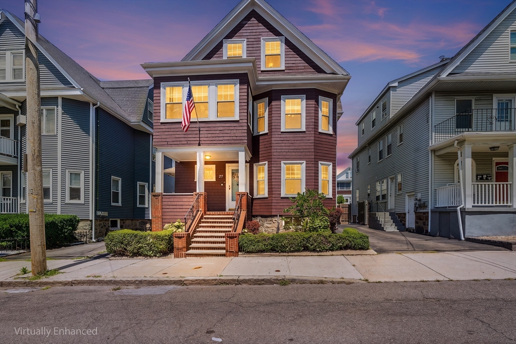 27 Peirce Ave in Everett