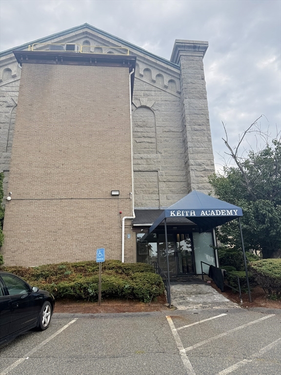 201 Thorndike St #2-27 in Lowell
