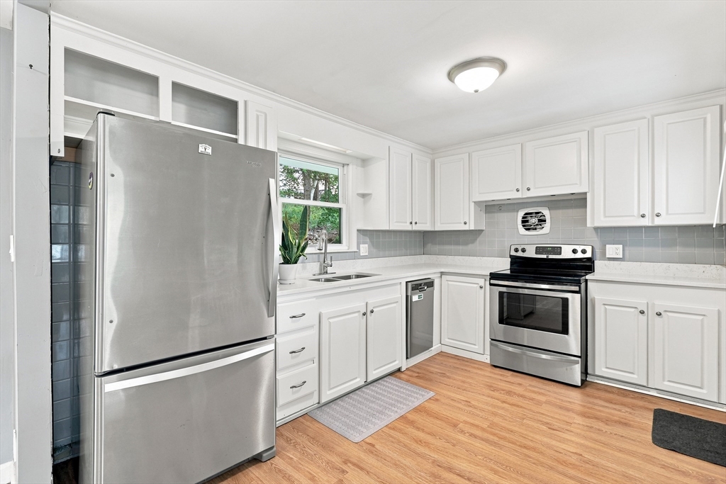 28 Hilltop Circle in Worcester