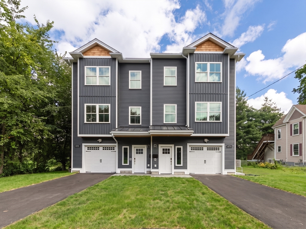 65 Dunstable Rd in North Chelmsford