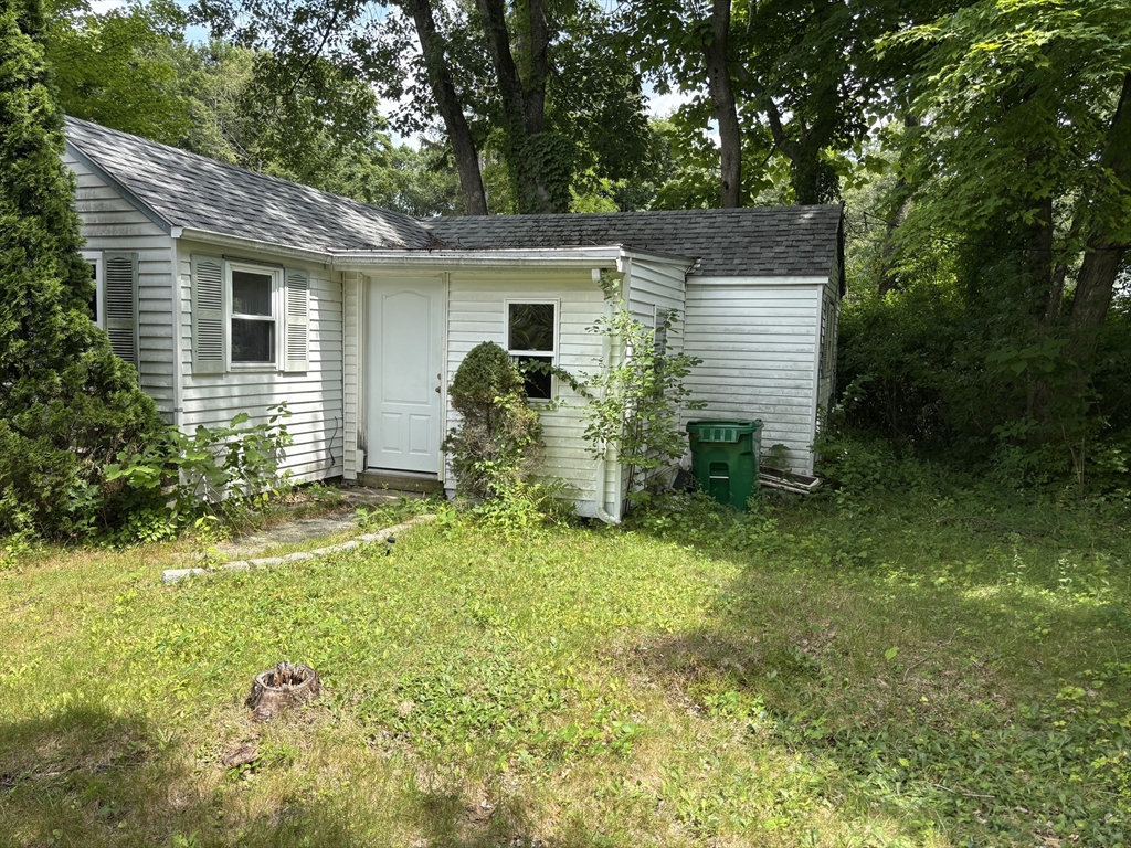 42 Olive St in Ashland