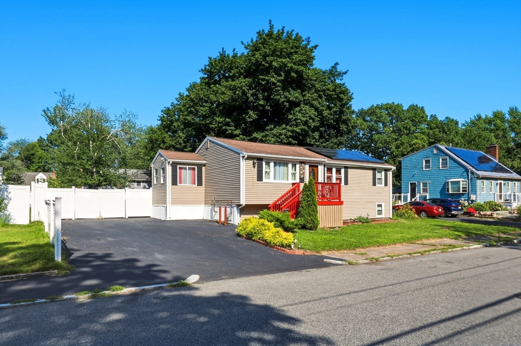 280 Ettrick St in Brockton