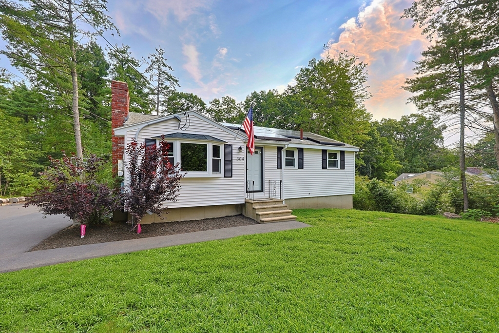 304 Primrose Hill Rd in Dracut