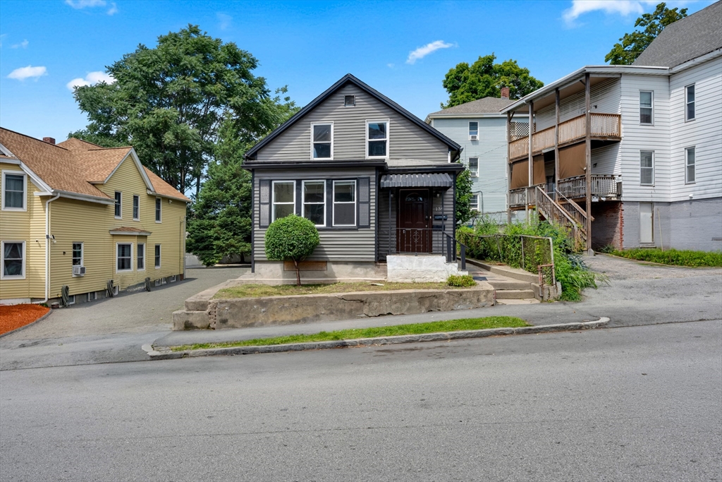 139 Endicott St in Worcester