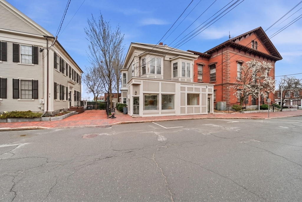 68 Pleasant St #3 in Newburyport