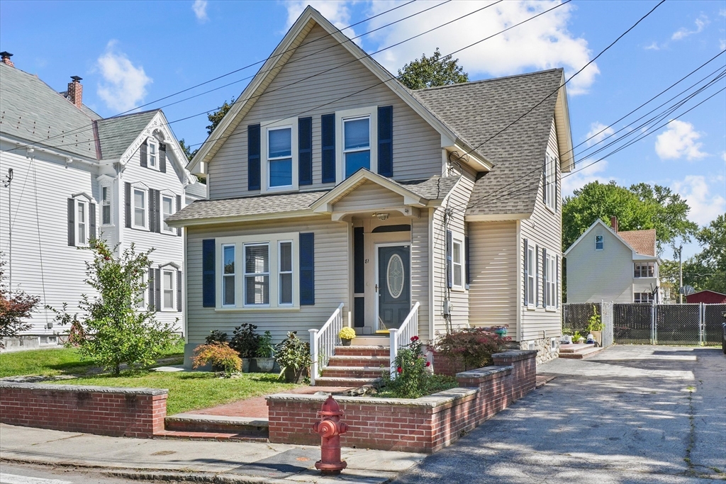 81 5Th Ave in Lowell
