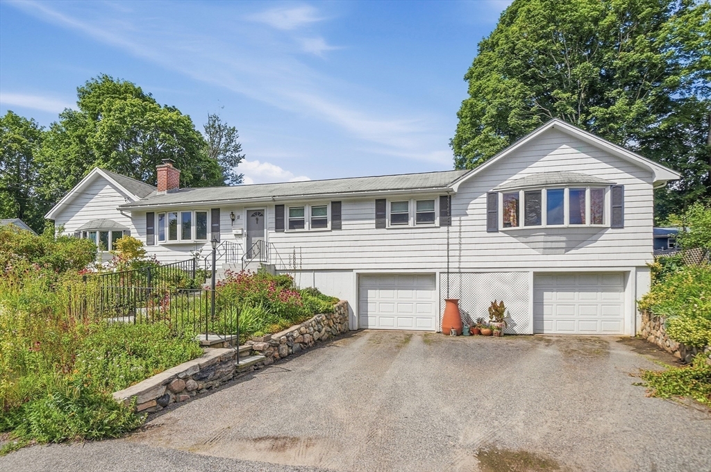 11 Farmington Circle in Marlborough