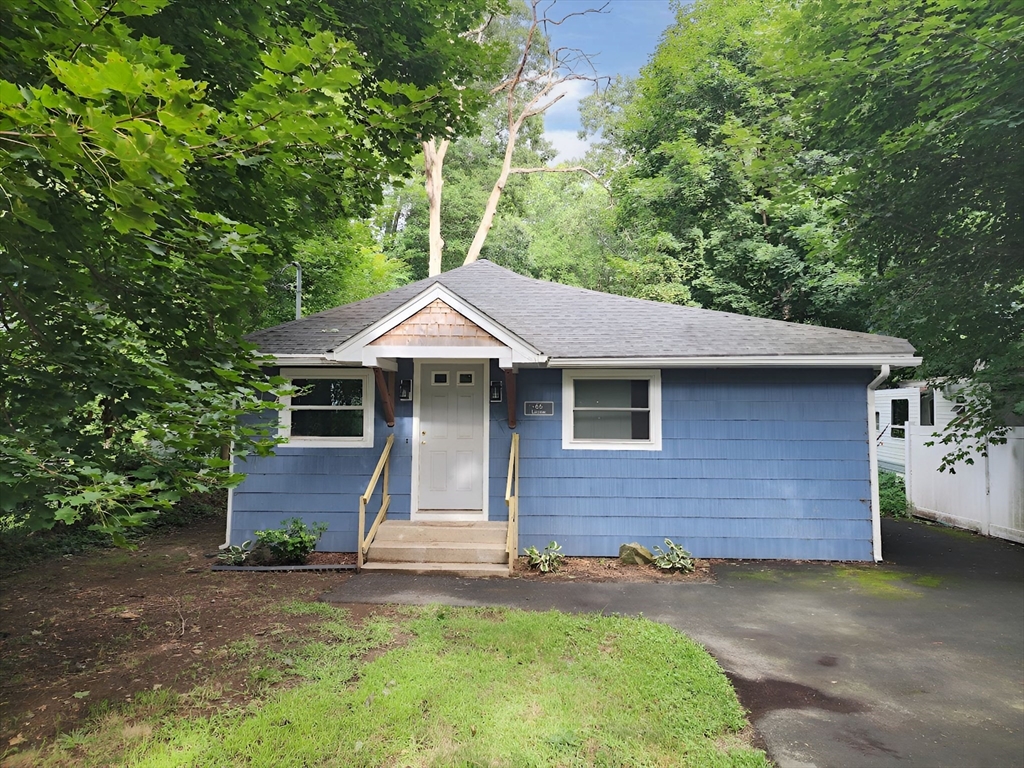 66 Lakeshore Dr in Holliston