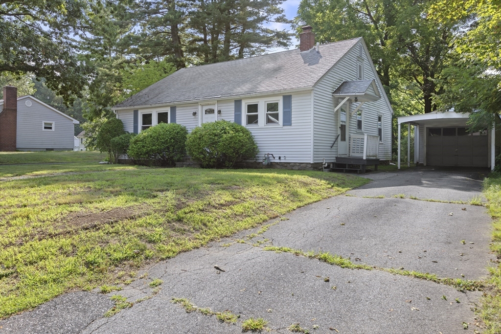 12 Cedar Ave in Millbury