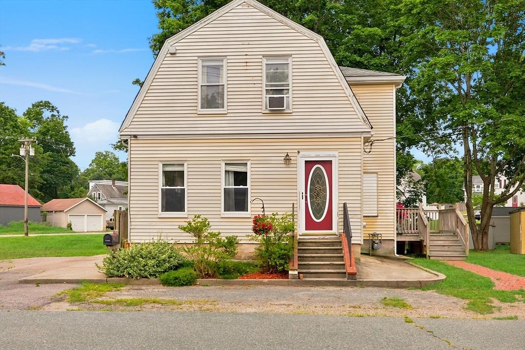 10 Sumner Ave in Middleboro