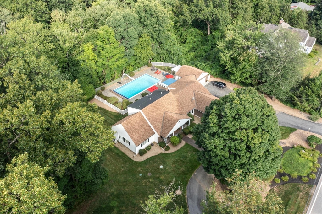 905 West St in Leominster