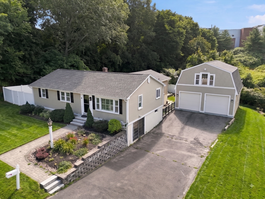 10 Hunter Dr in Newburyport