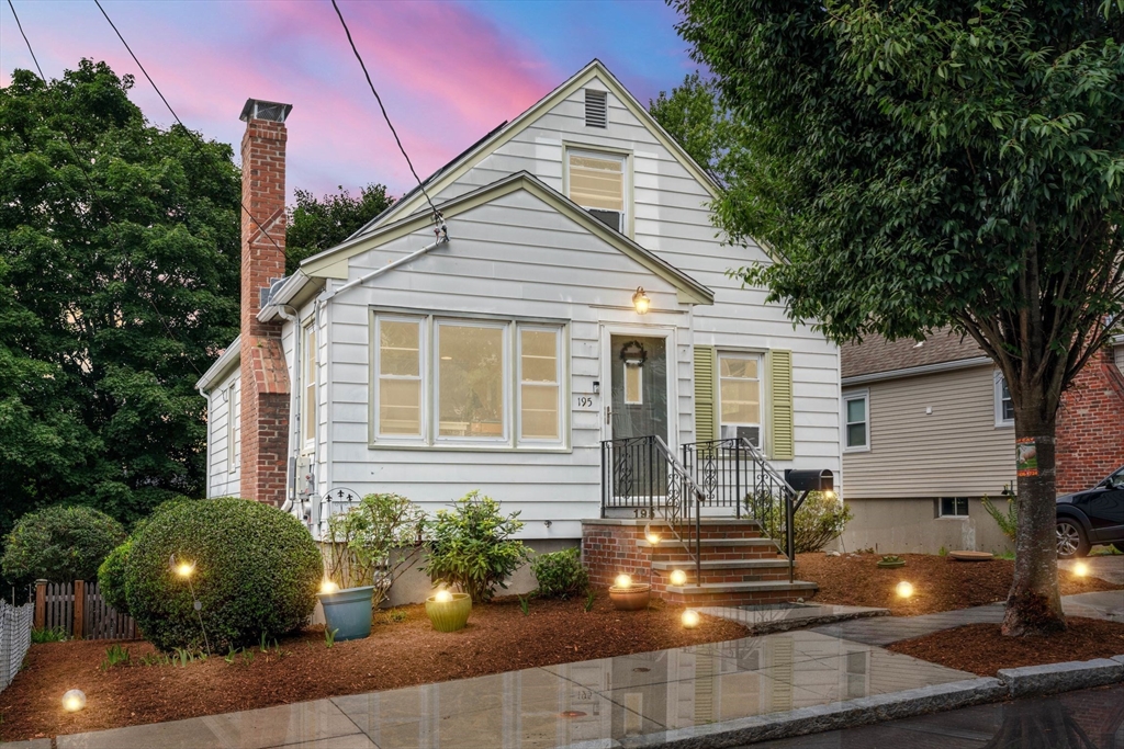 195 GLENELLEN RD in West Roxbury