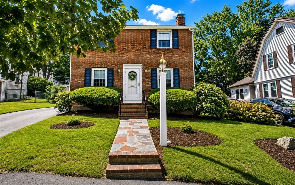 37 Nahanton Ave in Milton