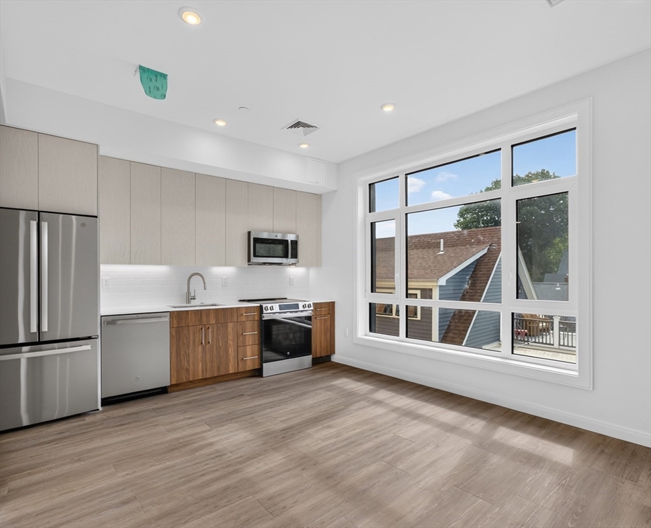13 Warwick St #303 in Somerville