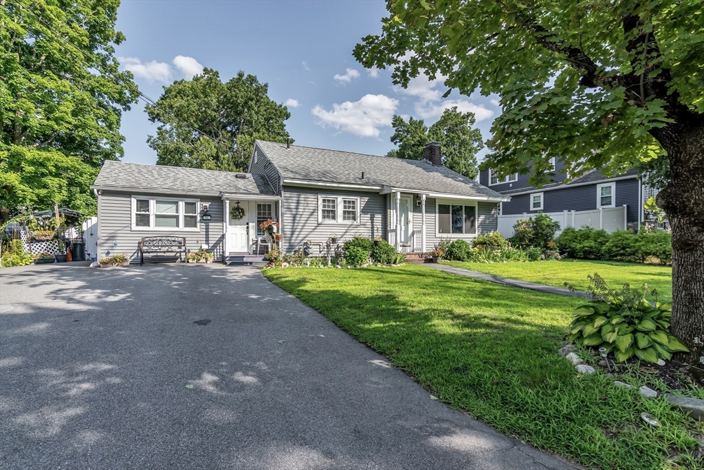 50 Chickering St in Lawrence