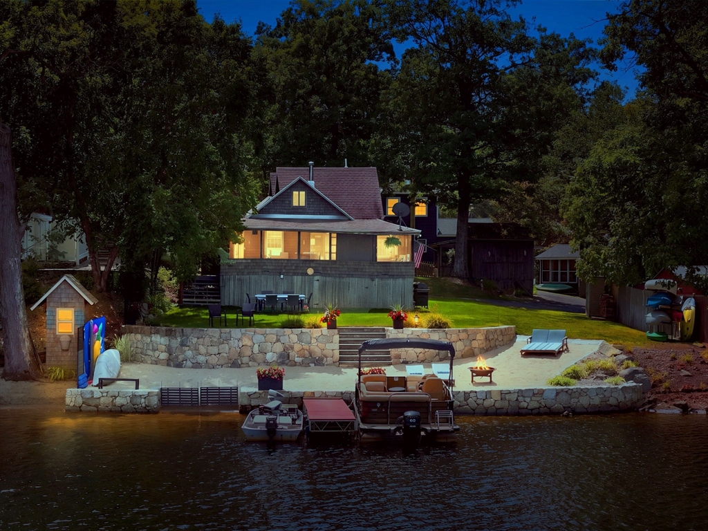 53 Kinsley Ln in Mendon