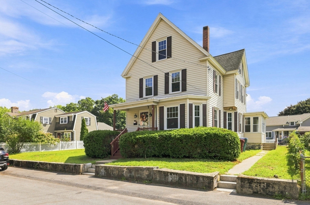 15 Hampstead St in Lowell