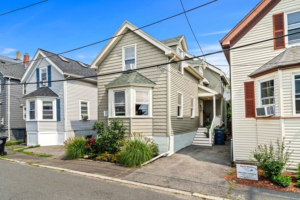 15 Beacon St in Salem