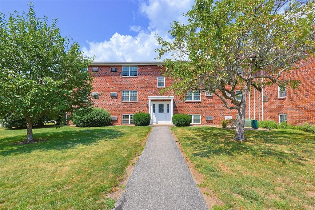 91 Pleasant St #D1 in Medfield