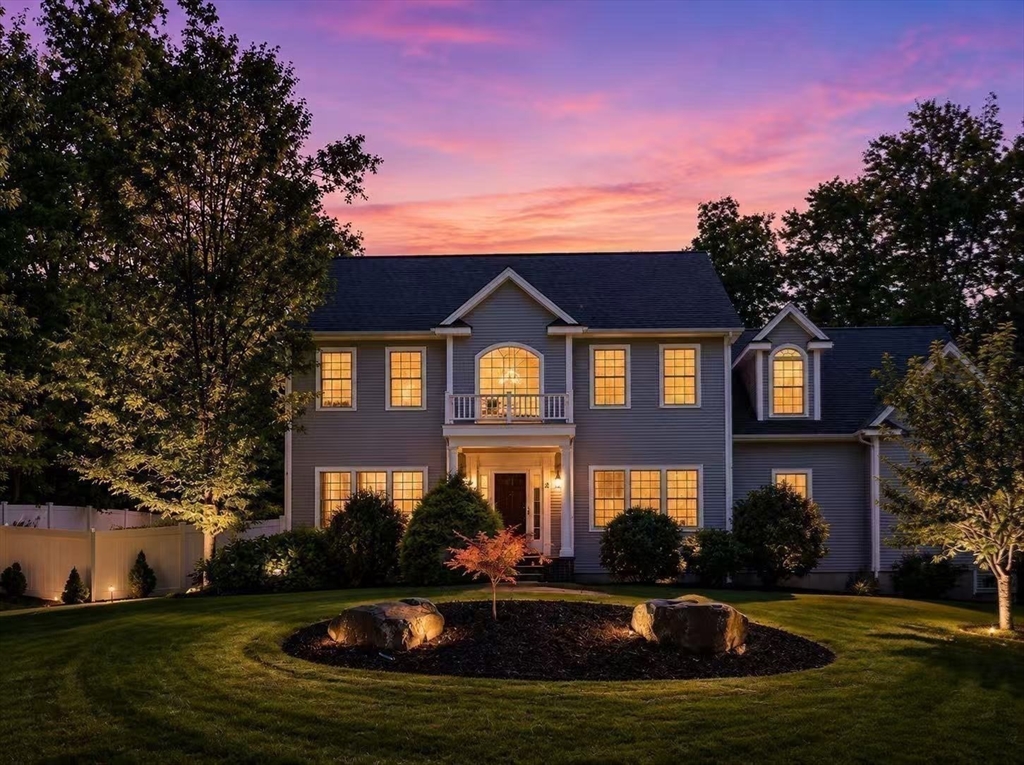 28 Hickory Dr in Shrewsbury