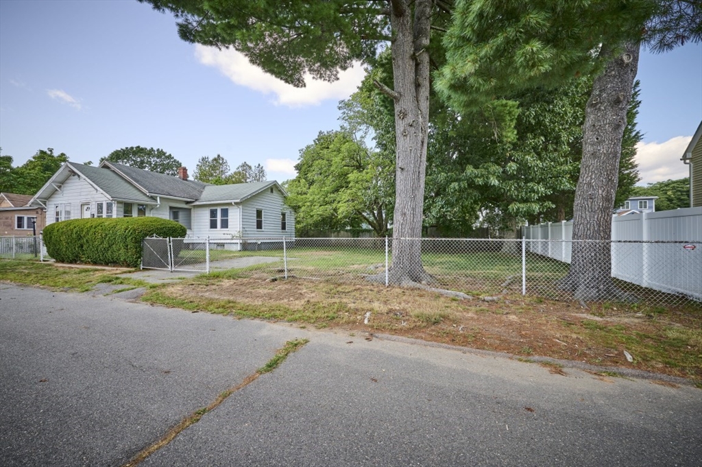 15 Moray St in Lynn