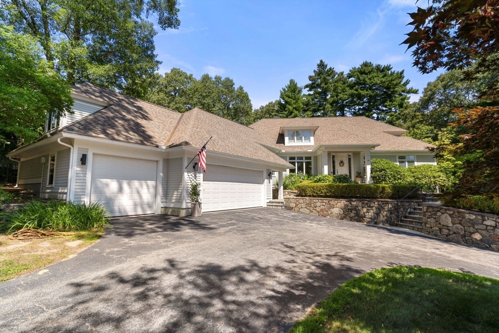 10 Hawk Hill Ln in Ipswich