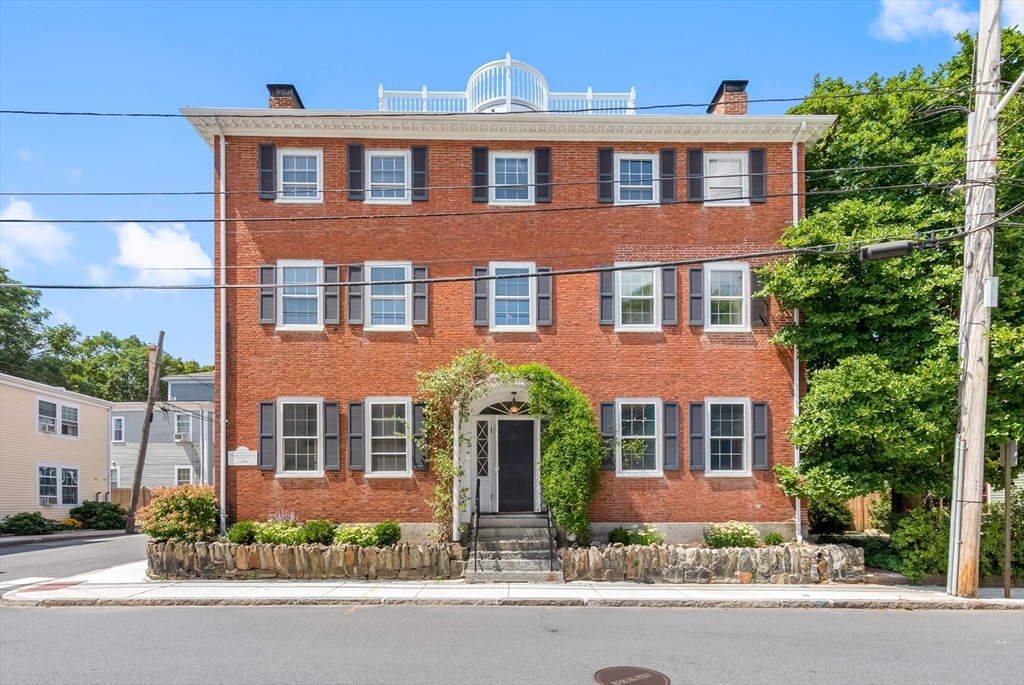 56 Lime St in Newburyport