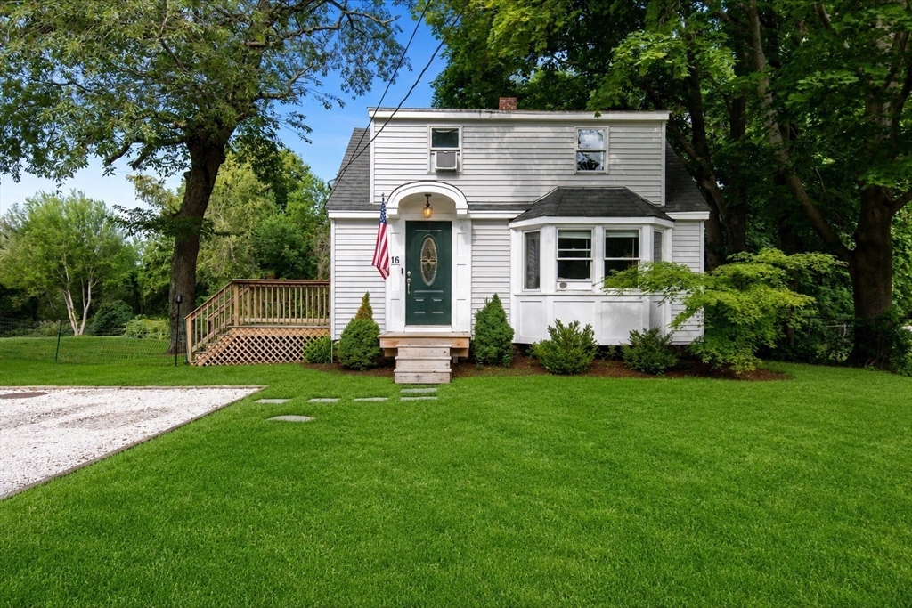 16 Pleasant St in Scituate
