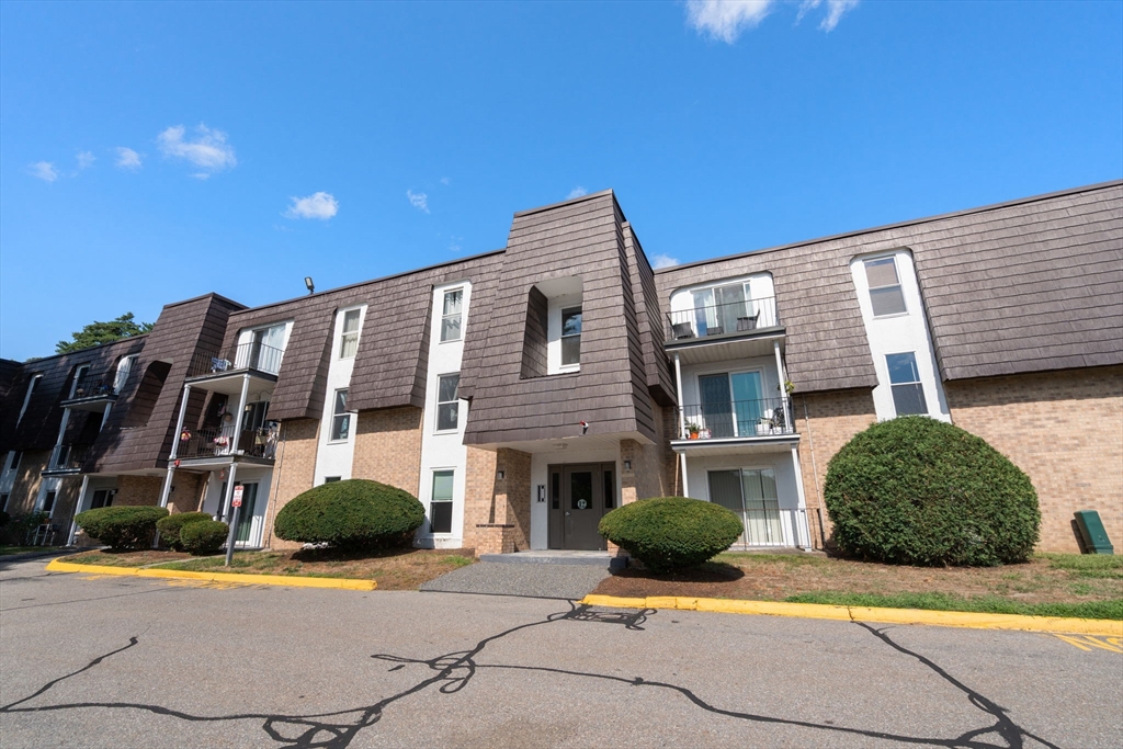 12 Shadowbrook Ln #3 in Milford