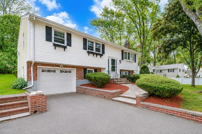11 Coweeset Dr in Brockton
