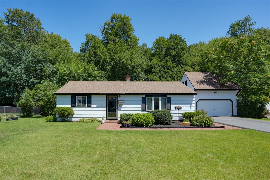 20 Ledgewood Dr in Burlington
