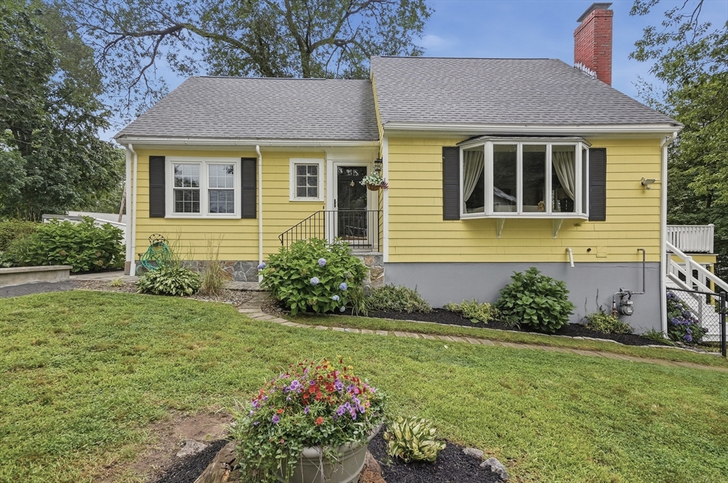21 Oakwood Ave in Saugus