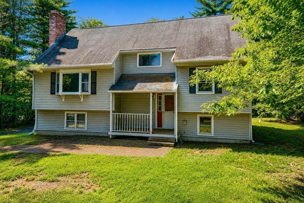 31 Pikes Hill Rd in Sterling