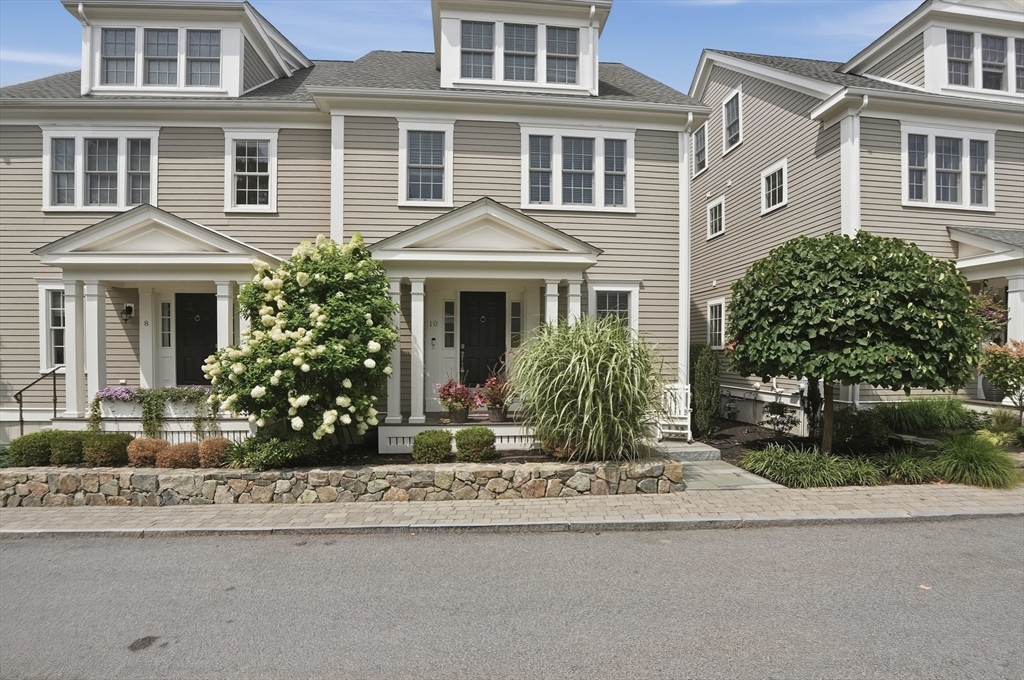 10 James Ln #10 in Cohasset