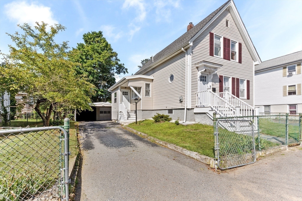 32 Cottage St in Taunton