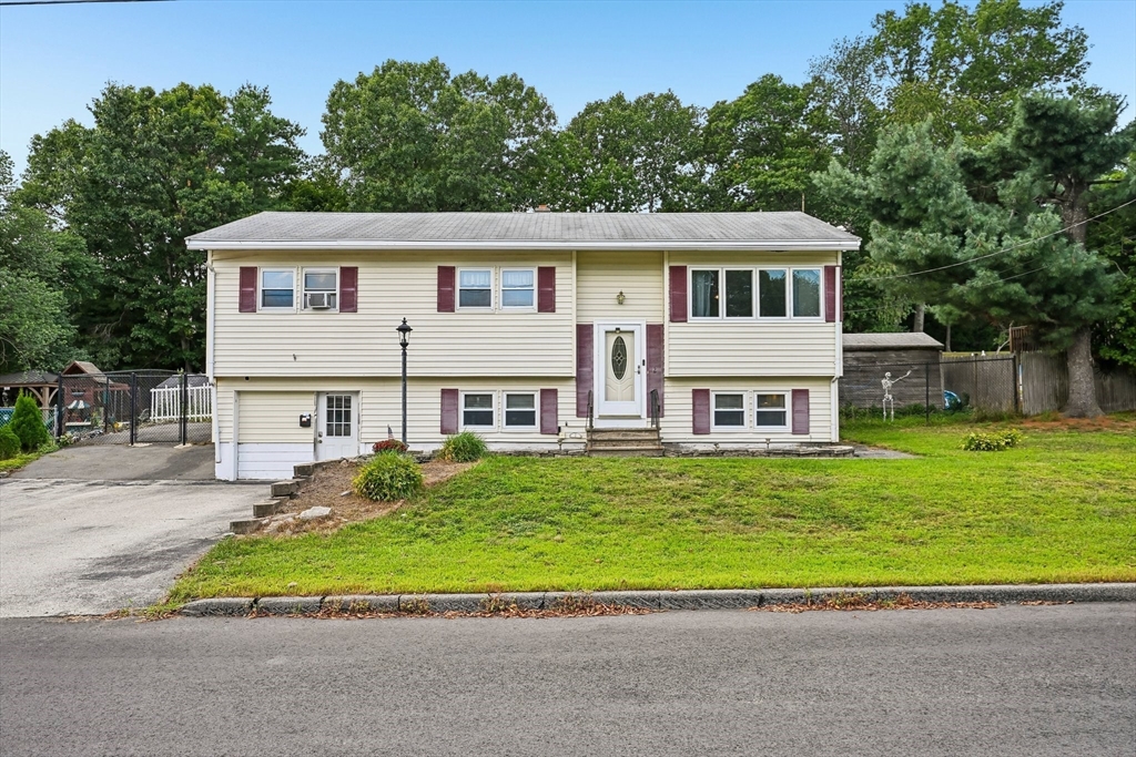 12 Barnard Rd in Lawrence