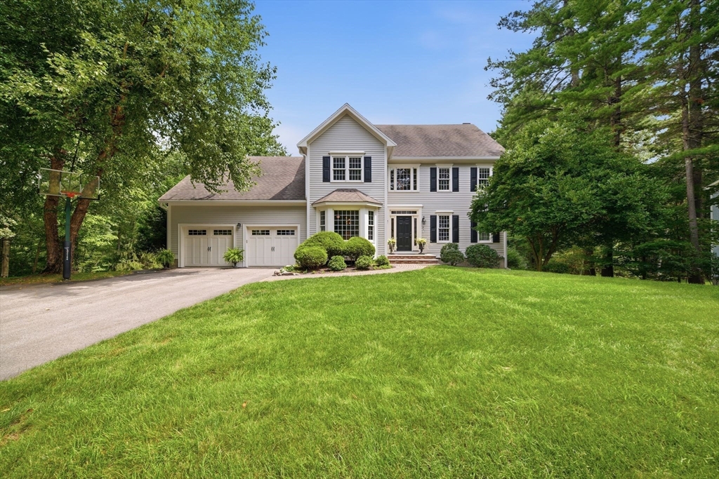2 Jennifer Dr in Westford