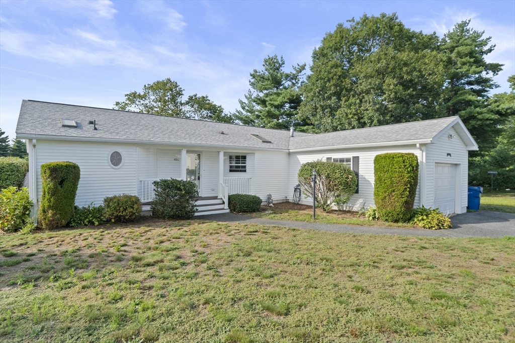 406 Simmons Rd in Middleboro