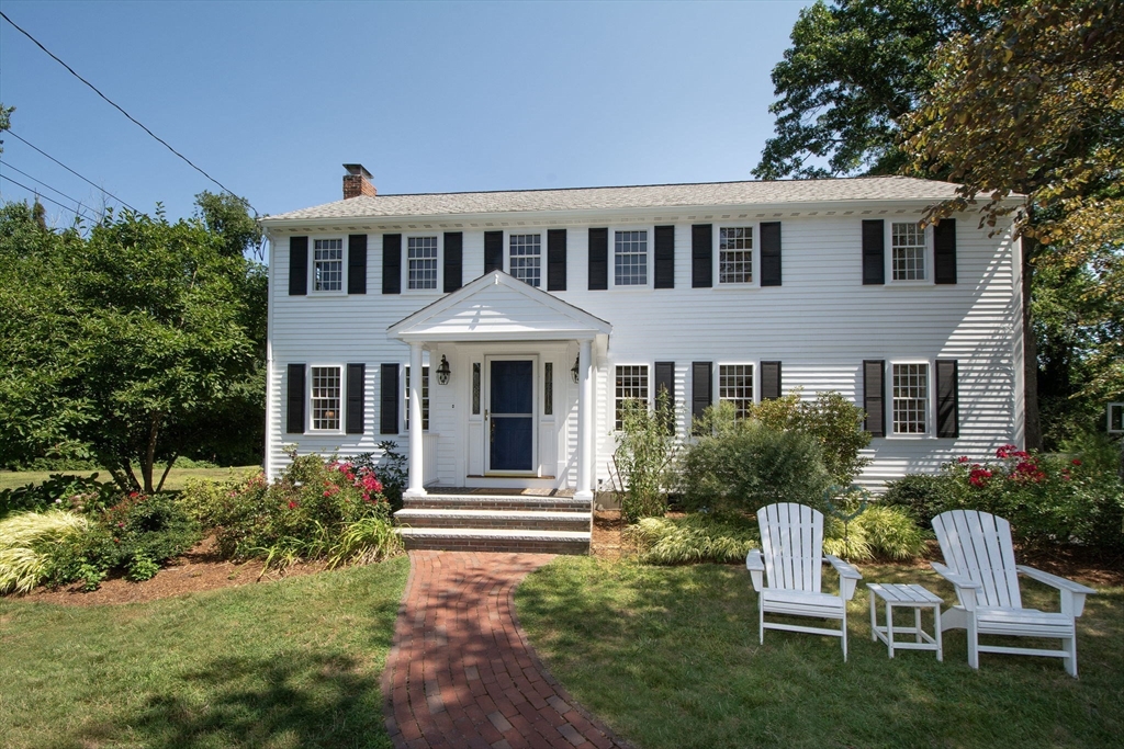 39 Ledgewood Dr in Cohasset