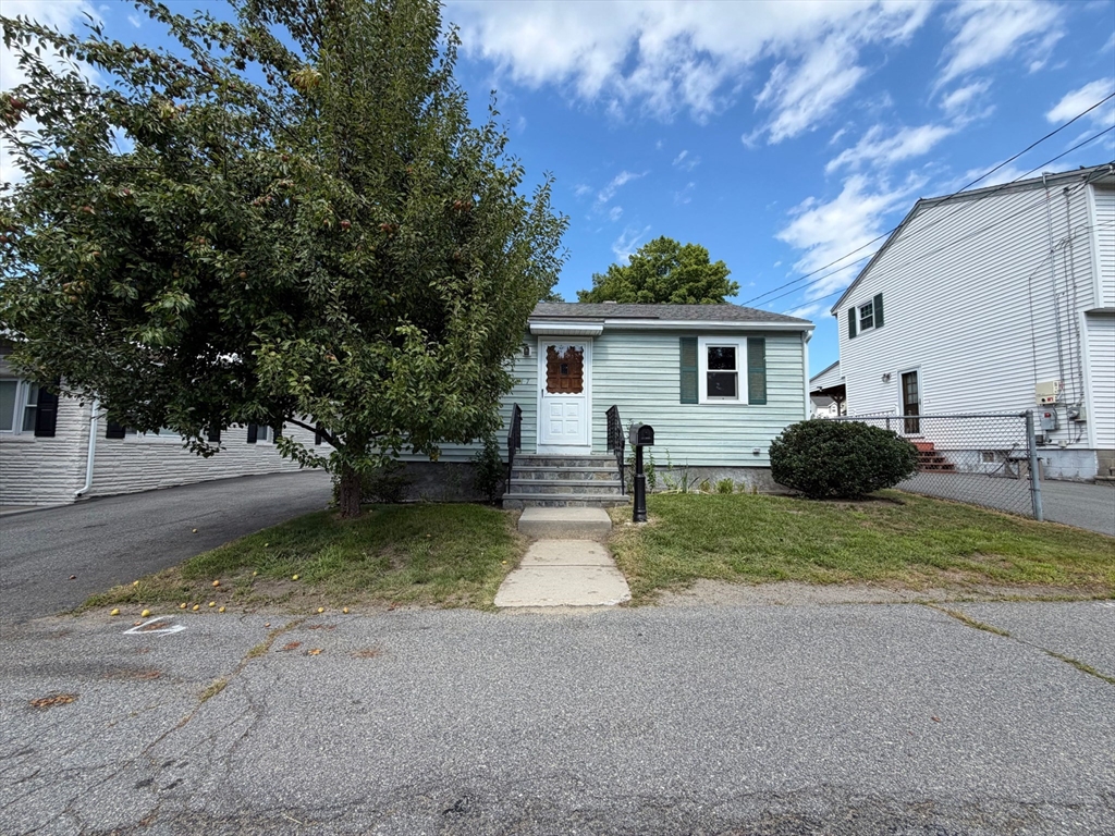 17 Monarch St in Lowell