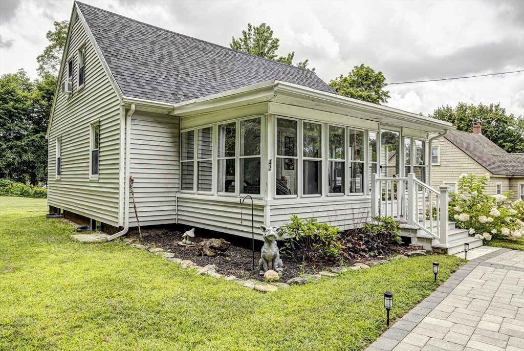 42 Pleasant View Avenue in Lunenburg