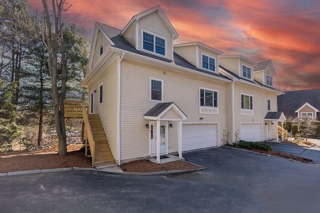 81 Beecher Pl #81 in Newton Center